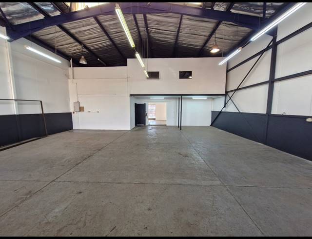 558M² WAREHOUSE TO LET IN JET PARK